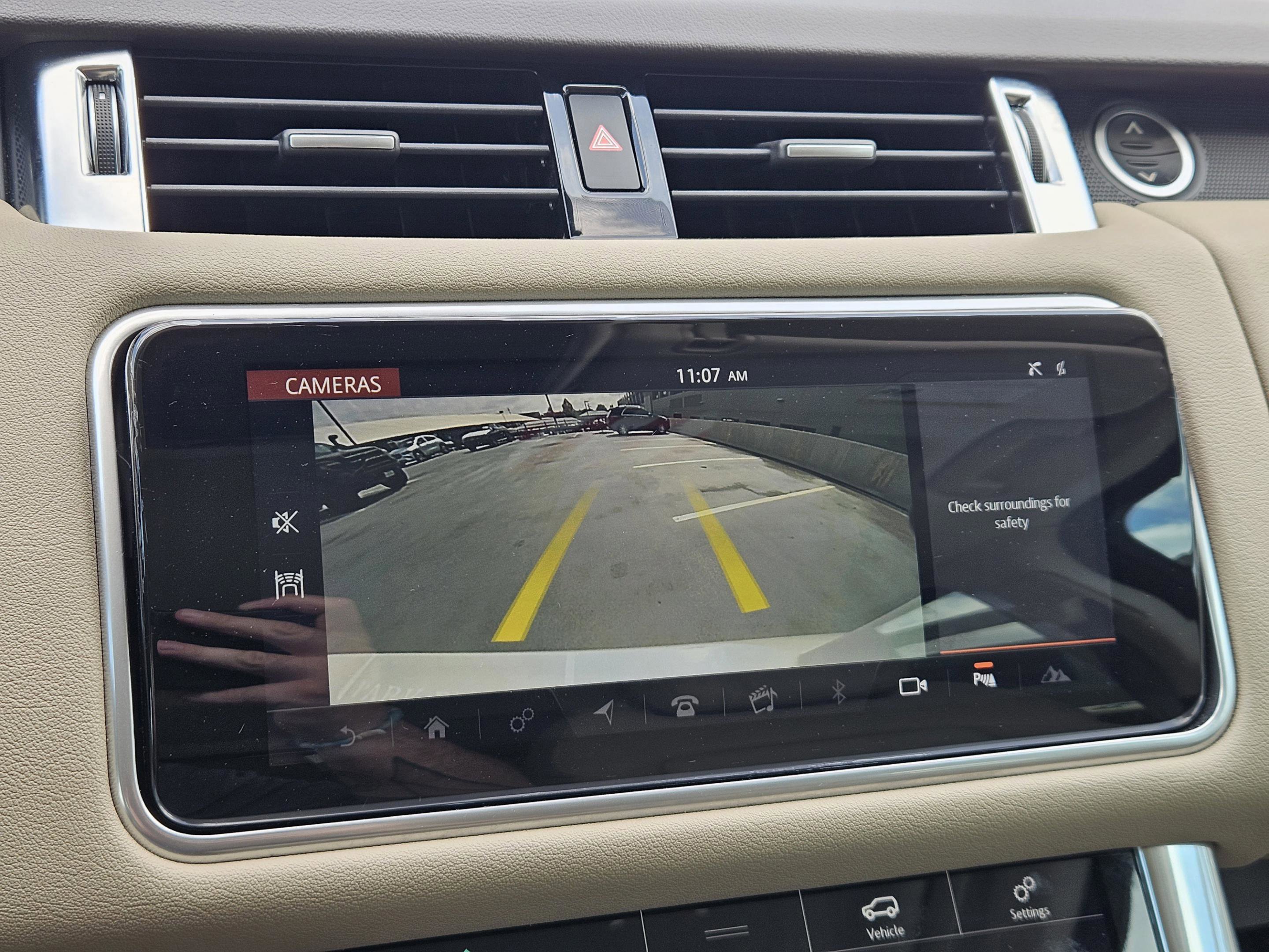 Used 2019 Land Rover Range Rover Sport SE AWD/4WD image 16