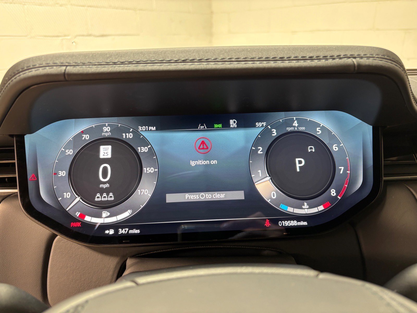 Used 2025 Land Rover Range Rover SE AWD/4WD image 17