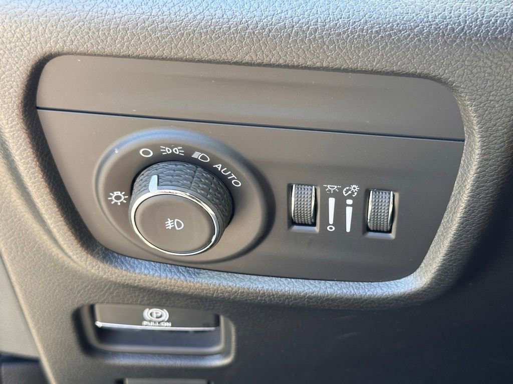 Used 2024 Jeep Grand Cherokee L Summit w/ Luxury Tech Group V image 40