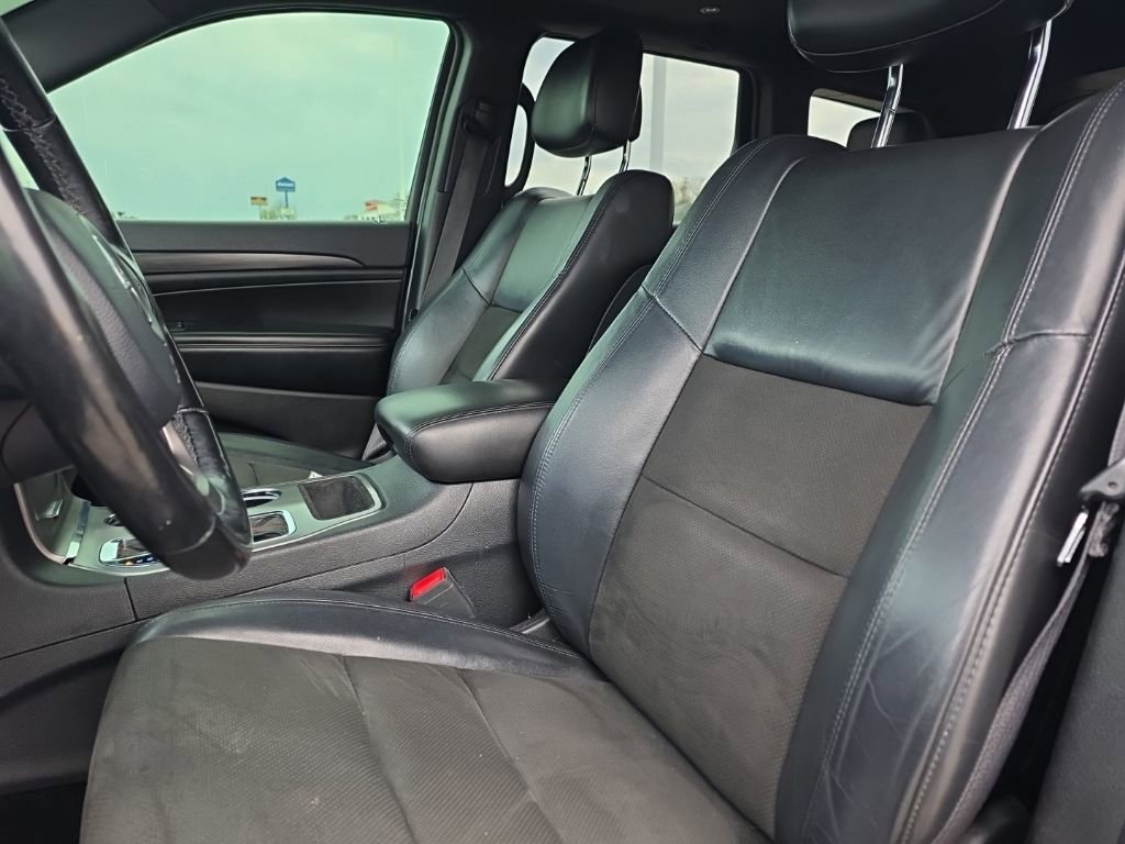 Used 2020 Jeep Grand Cherokee Altitude AWD/4WD image 16