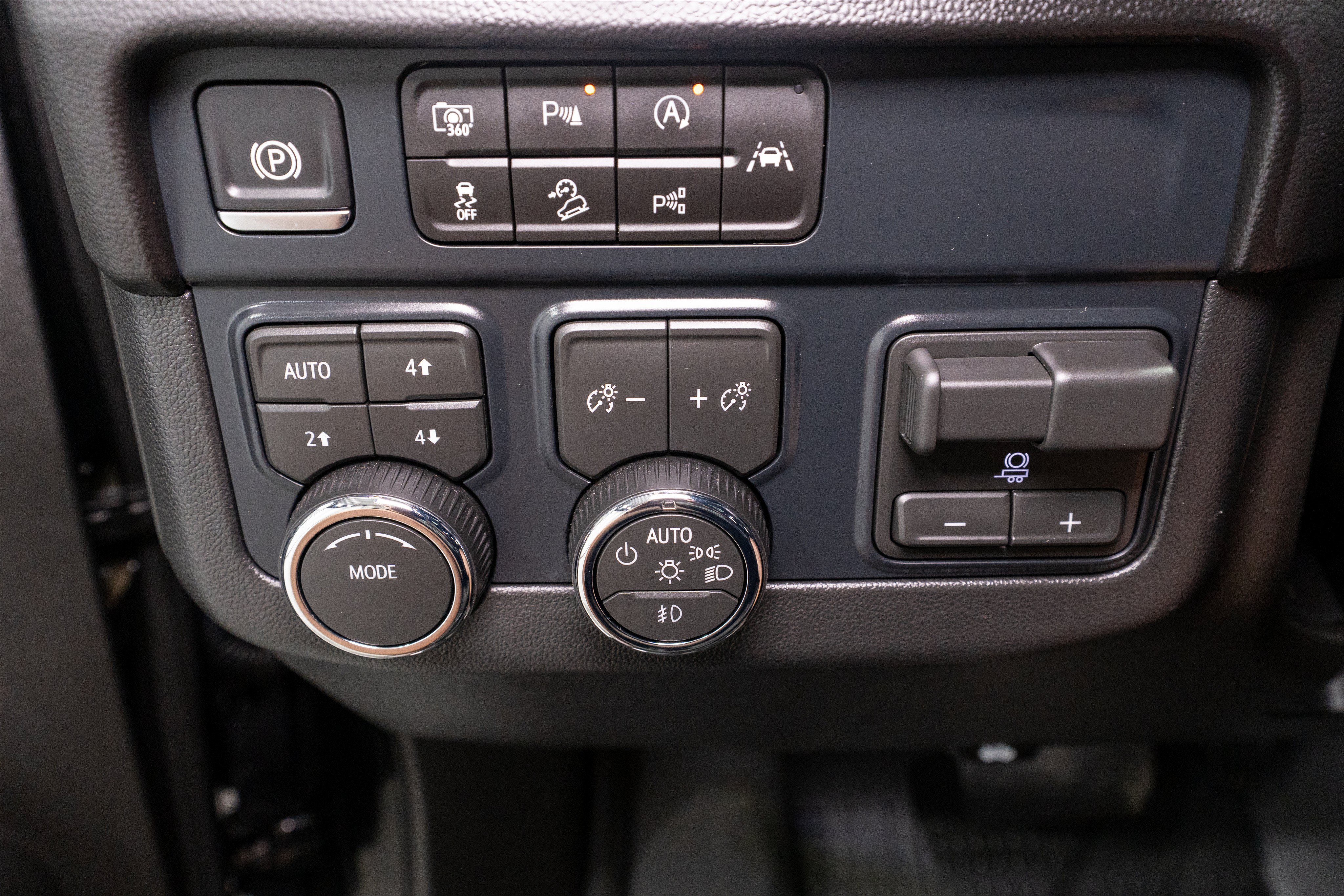 Used 2026 Chevrolet Suburban RST w/ Comfort Package AWD/4WD image 30