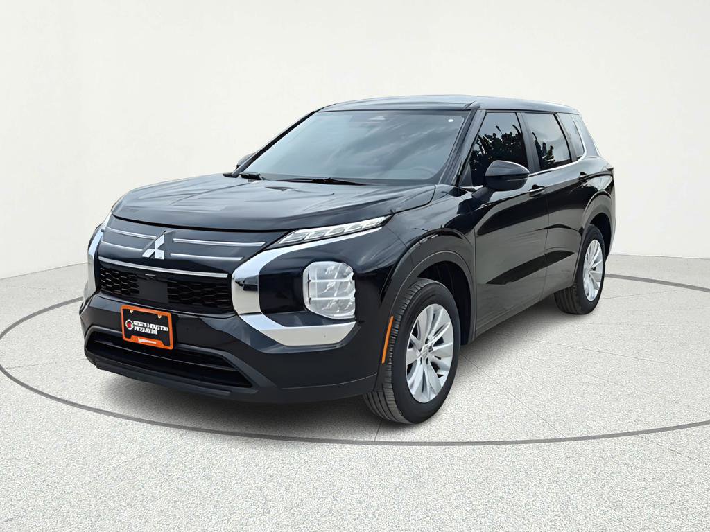 New 2026 Mitsubishi Outlander ES image 1