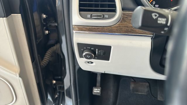 Used 2020 Jeep Grand Cherokee Summit AWD/4WD image 17
