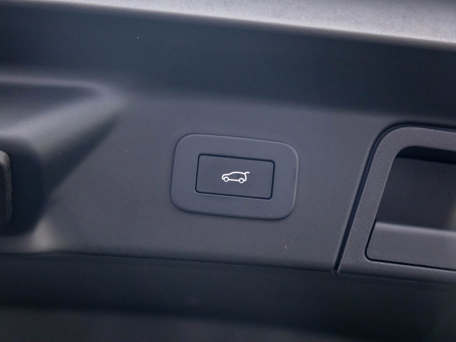 Used 2024 Land Rover Range Rover Velar Dynamic SE image 31