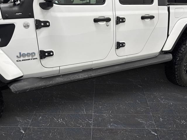 Used 2020 Jeep Gladiator Overland image 37