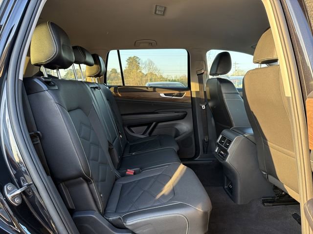 Used 2025 Volkswagen Atlas SE image 16