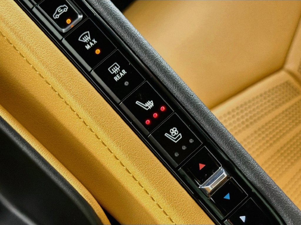 Used 2020 Chevrolet Corvette Stingray Preferred Conv w/ 2LT Preferred Equipment Group RWD image 21