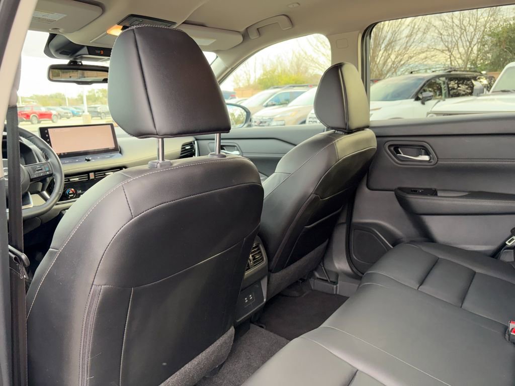 Used 2024 Nissan Rogue SL image 25
