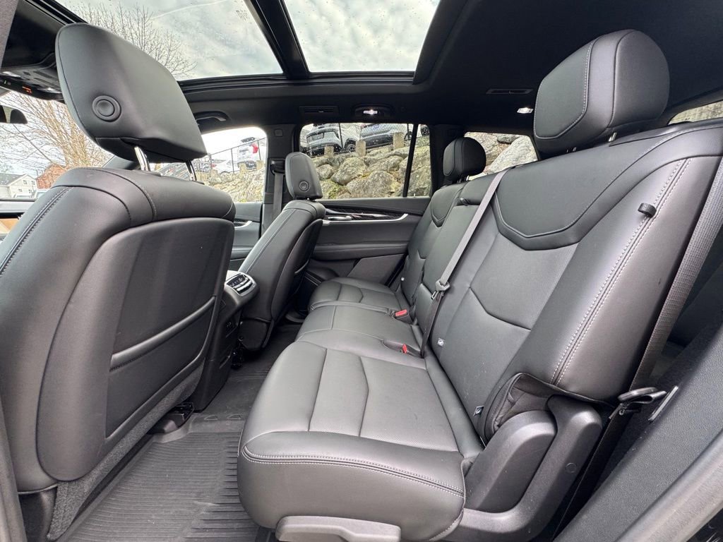 Used 2024 Cadillac XT6 Premium Luxury image 17