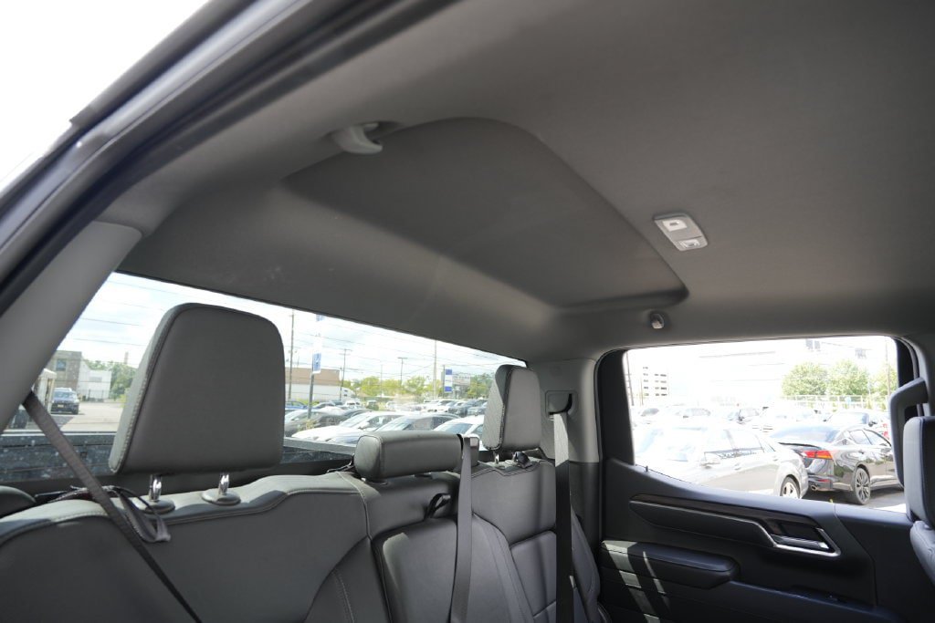 Used 2025 GMC Sierra 1500 SLT AWD/4WD image 29
