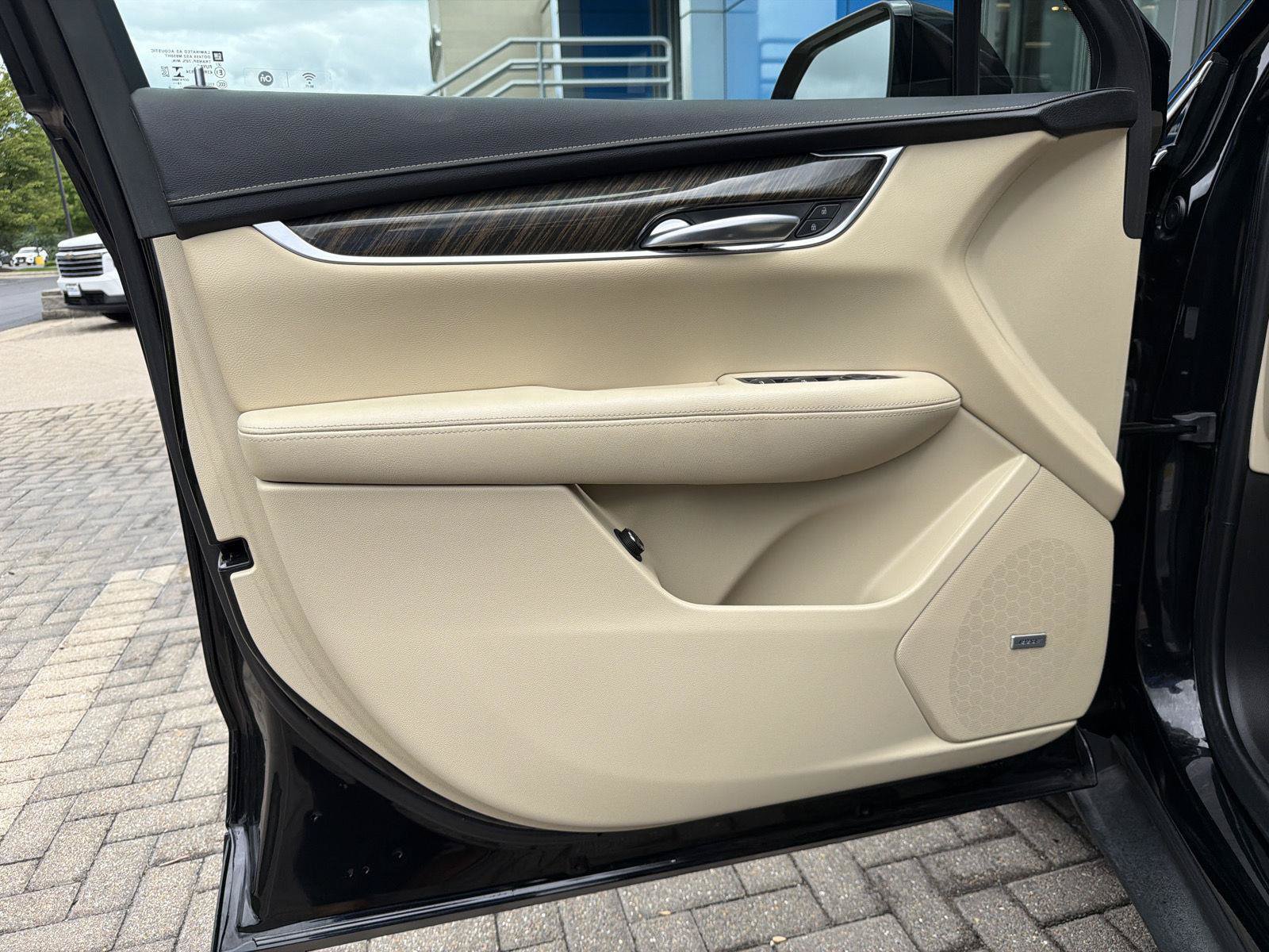 Used 2019 Cadillac XT5 FWD image 12