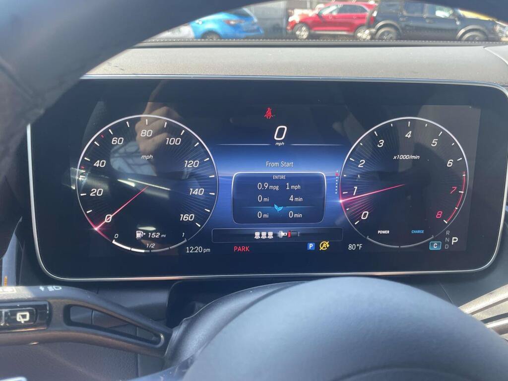 Used 2024 Mercedes-Benz GLC 300 4MATIC image 3
