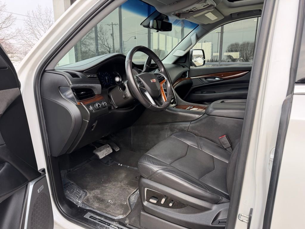 Used 2018 Cadillac Escalade ESV Premium Luxury image 16