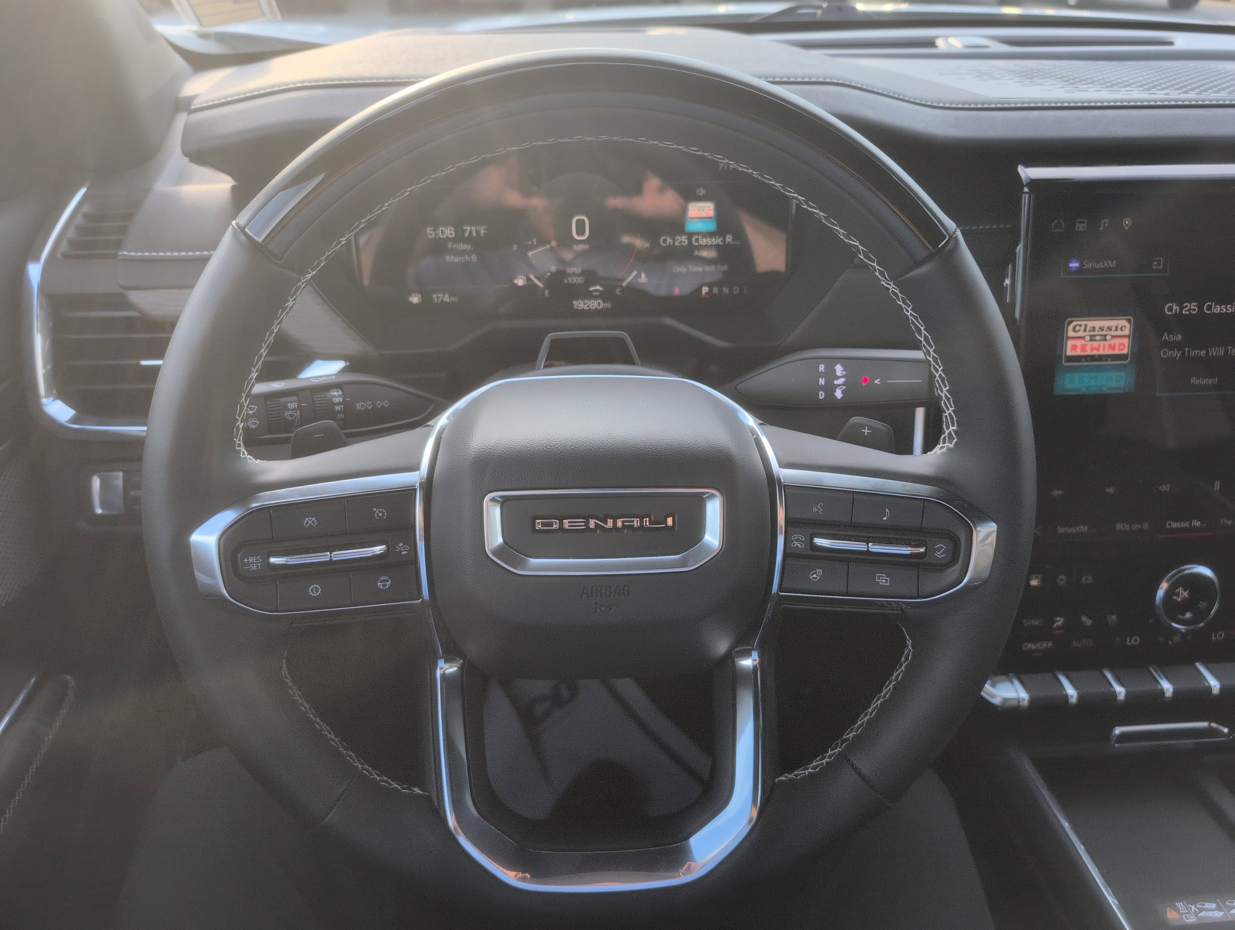 Used 2025 GMC Acadia Denali w/ Super Cruise Package image 24