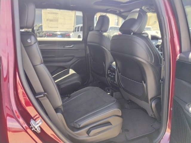 New 2025 Jeep Grand Cherokee L Altitude image 18