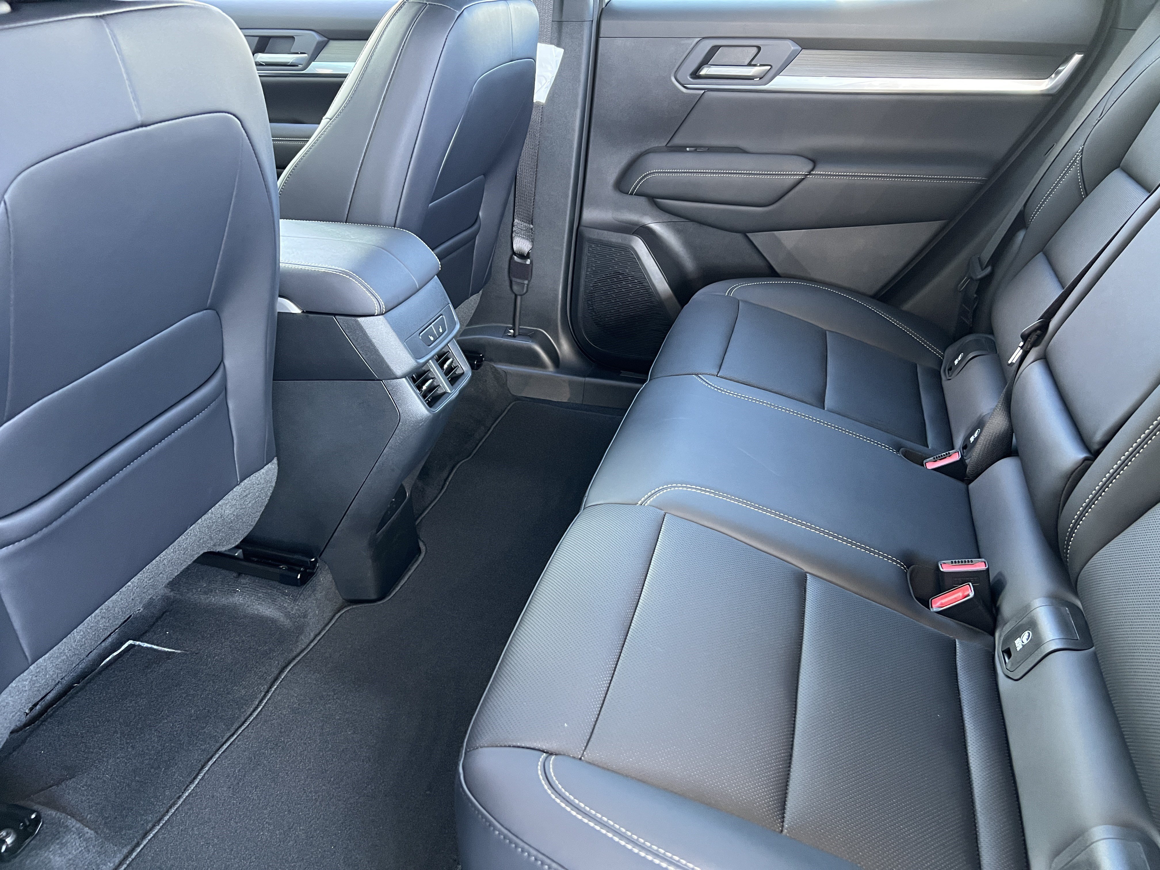 New 2027 GMC Terrain Elevation w/ Elevation Premium Package AWD/4WD image 17