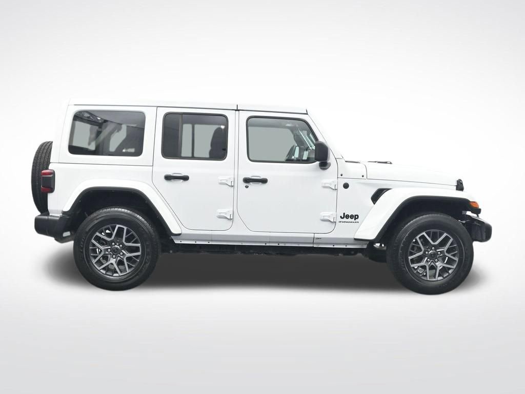 Used 2025 Jeep Wrangler Unlimited Sahara AWD/4WD image 4