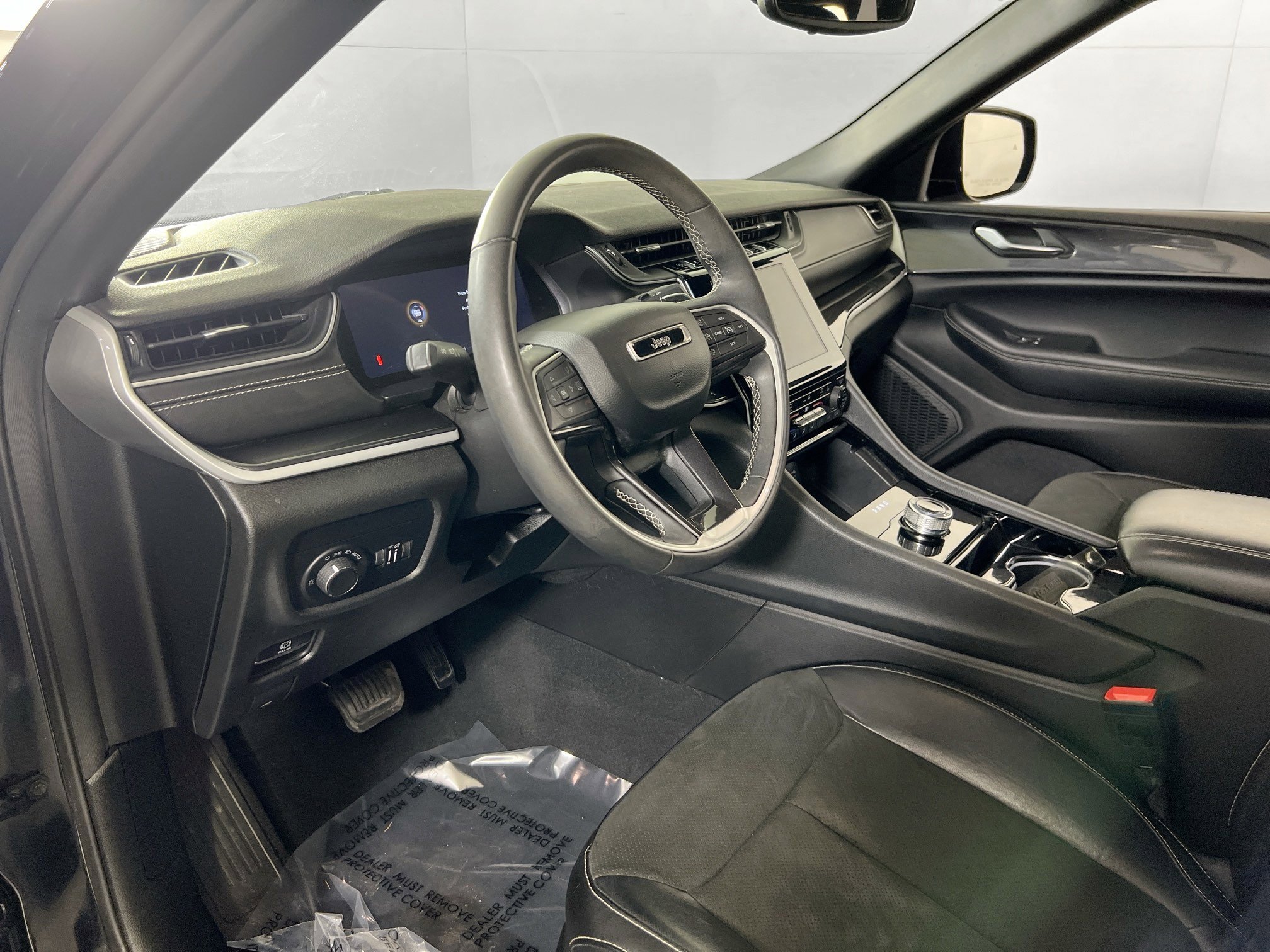 Used 2023 Jeep Grand Cherokee Altitude AWD/4WD image 9