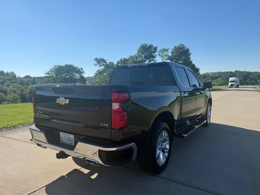 Used 2022 Chevrolet Silverado 1500 LTZ w/ LTZ Premium Package AWD/4WD image 3