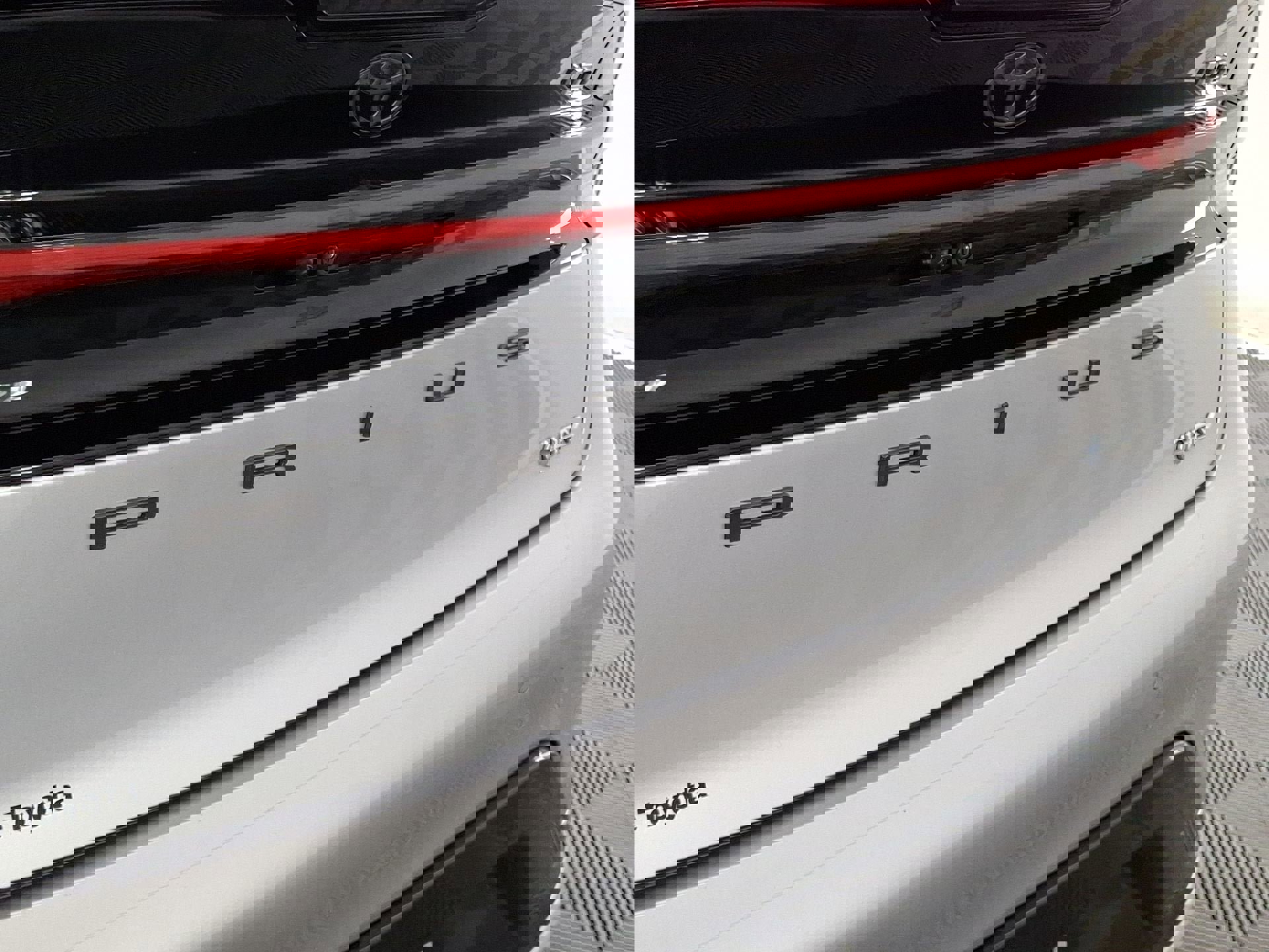 Used 2024 Toyota Prius Limited w/ Limited Premium Package image 24