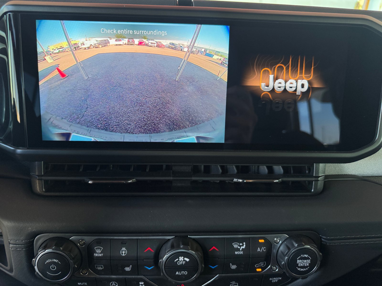 Used 2026 Jeep Wrangler Unlimited Sahara AWD/4WD image 22