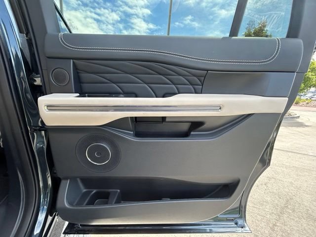 Used 2024 Ford Expedition Max Platinum AWD/4WD image 33