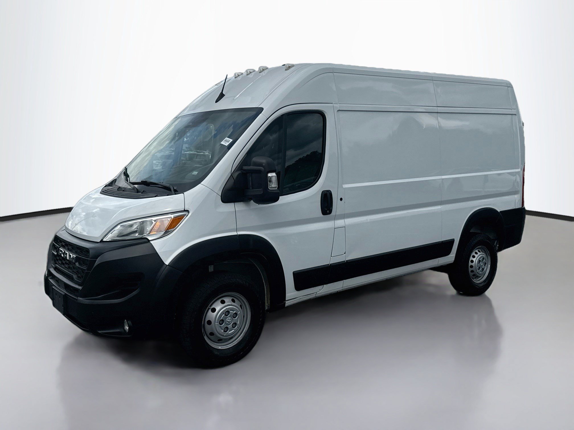 Used 2025 RAM ProMaster 2500 w/ Convenience Group FWD image 4