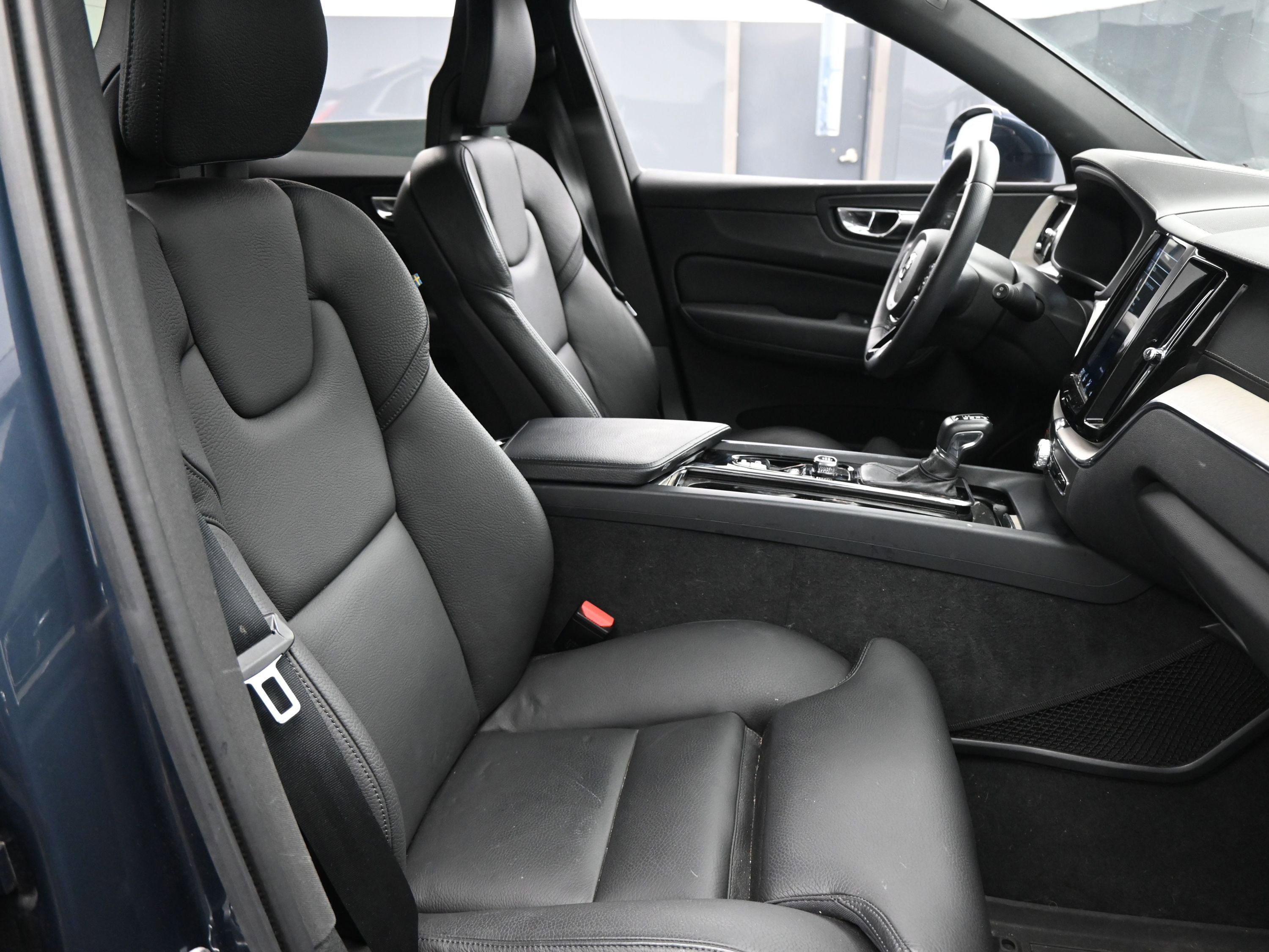 Used 2018 Volvo XC60 T5 Inscription w/ Convenience Package image 15