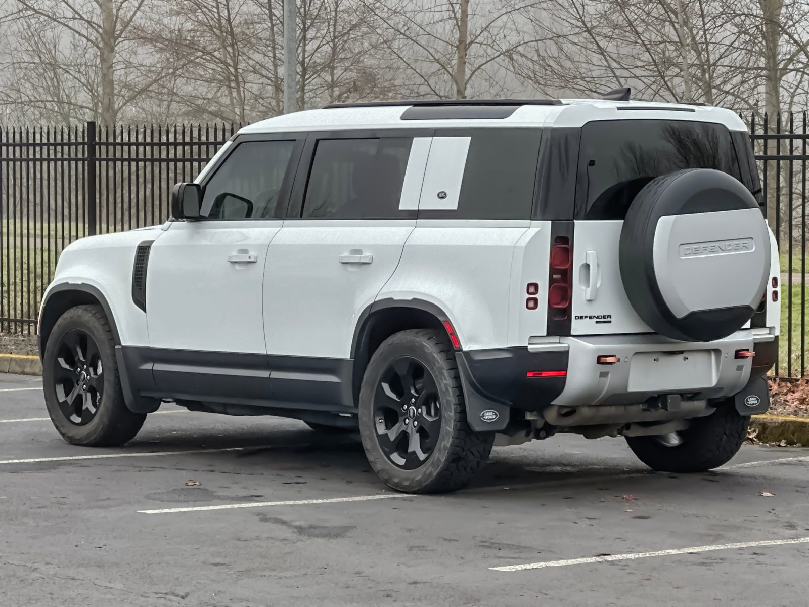 Used 2020 Land Rover Defender 110 HSE image 5