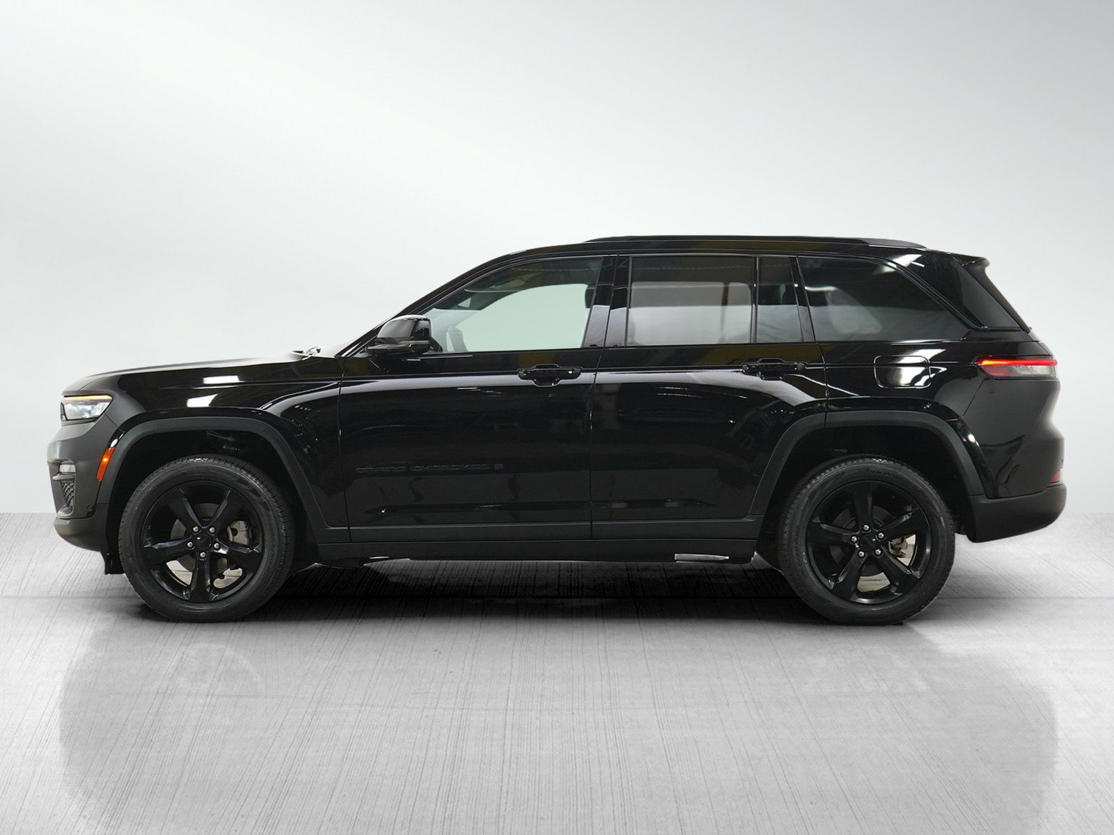 Used 2023 Jeep Grand Cherokee Limited w/ Luxury Tech Group II AWD/4WD image 2