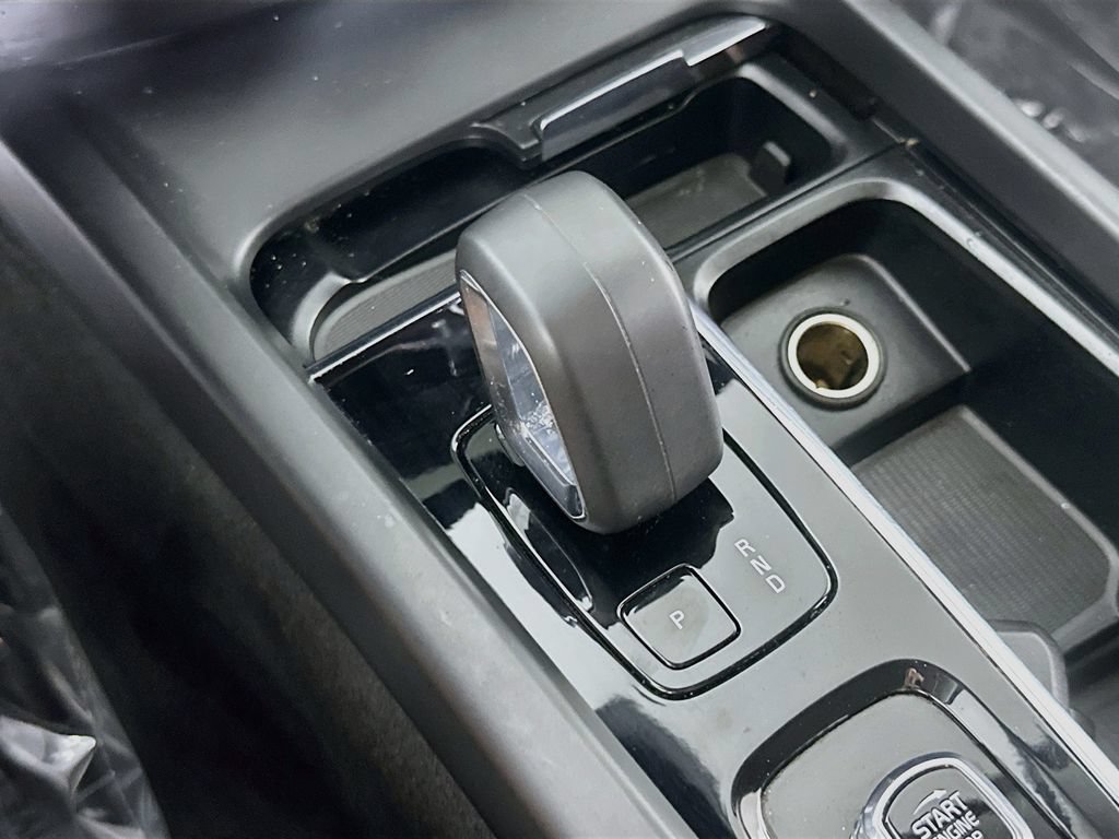 Used 2023 Volvo XC60 B5 Core AWD/4WD image 32