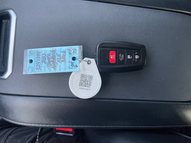 Used 2022 Toyota Highlander XLE AWD/4WD image 18