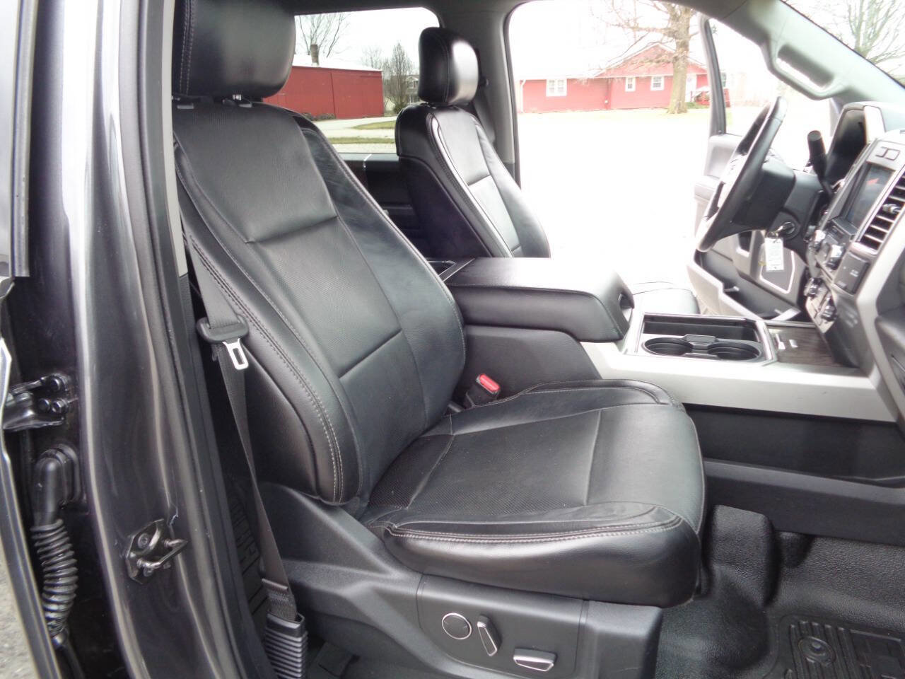 Used 2017 Ford F250 Lariat w/ Chrome Package image 47