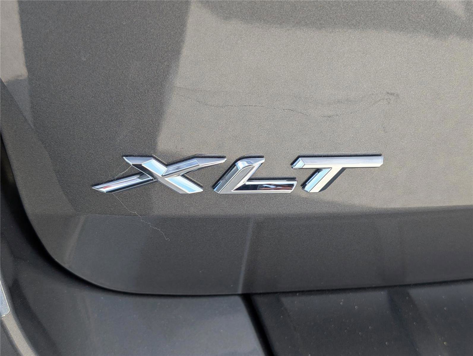 Used 2024 Ford Explorer XLT w/ Equipment Group 202A image 9