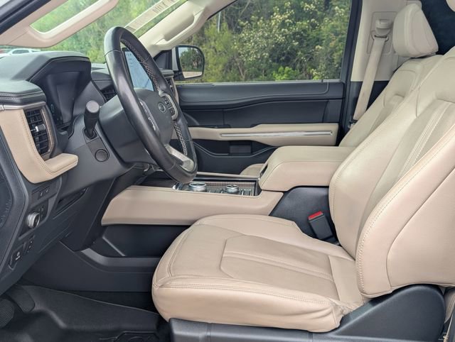 Used 2022 Ford Expedition Limited image 13
