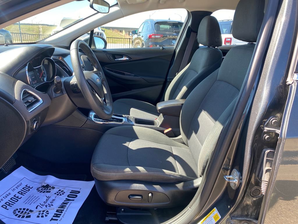 Used 2017 Chevrolet Cruze LT w/ Convenience Package image 22