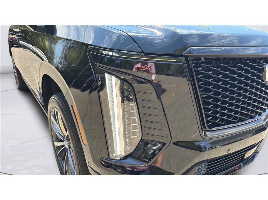 Used 2025 Cadillac Escalade ESV Sport w/ Touring Package AWD/4WD image 40