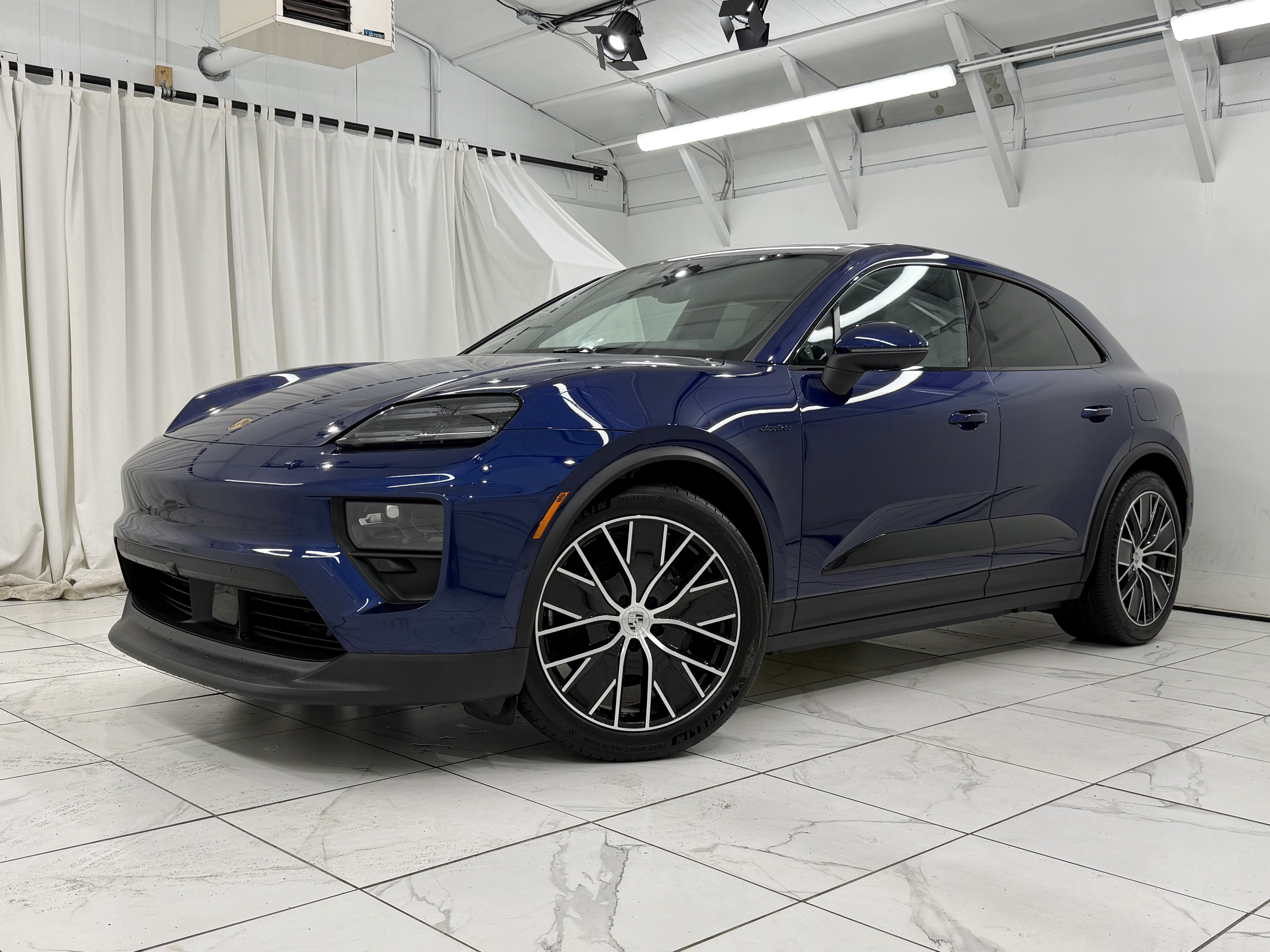 Certified 2025 Porsche Macan 4 Electric AWD/4WD image 6