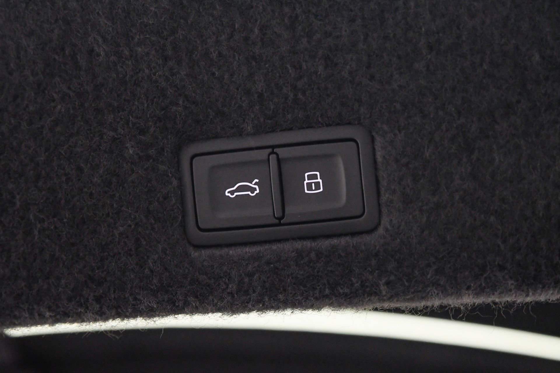 Used 2025 Lamborghini Urus SE image 8