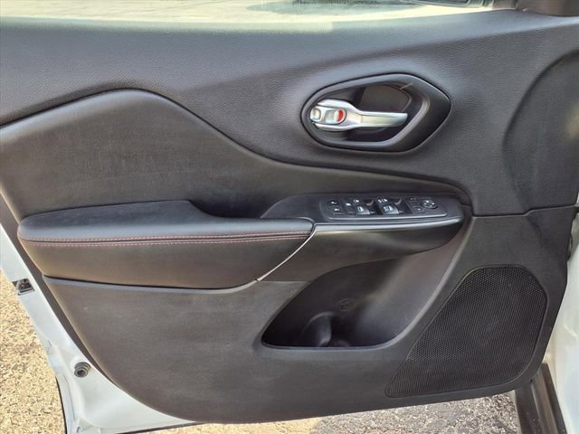 Used 2021 Jeep Cherokee Trailhawk w/ Technology Group image 47