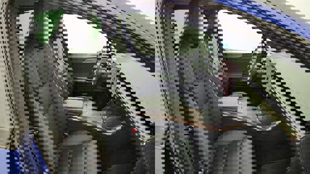 Used 2024 Tesla Model X image 30