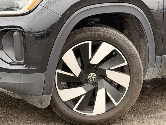 Used 2024 Volkswagen Atlas Cross Sport SE image 23