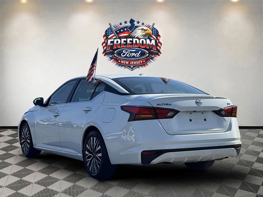 Used 2024 Nissan Altima 2.5 SV image 3