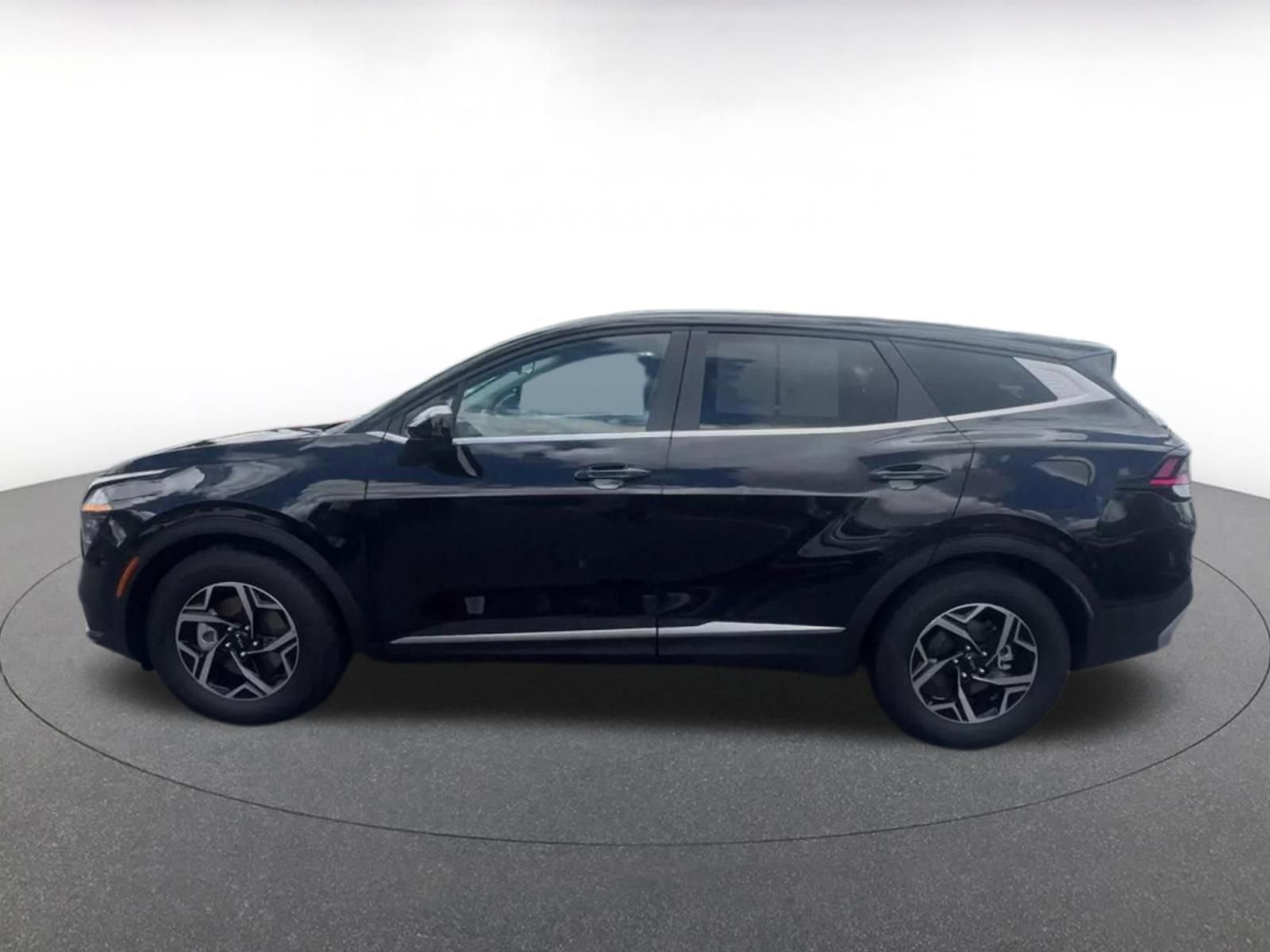 Used 2025 Kia Sportage LX FWD image 9