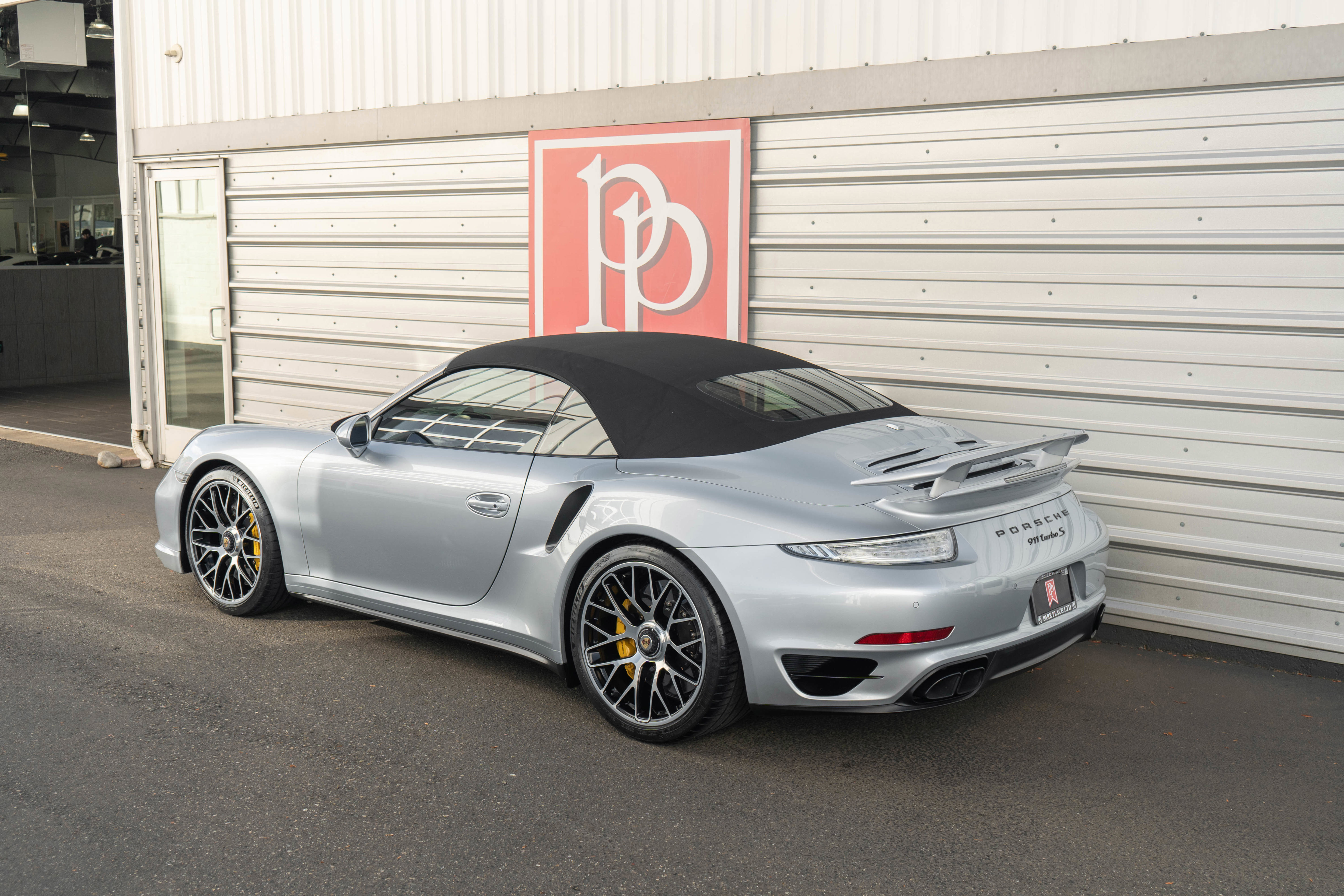 Used 2014 Porsche 911 Turbo S image 31