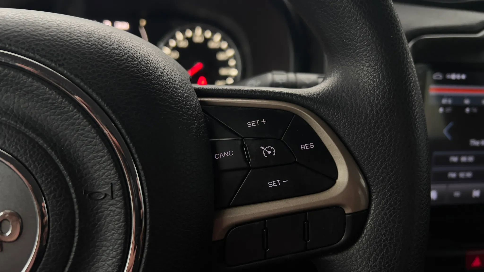 Used 2017 Jeep Renegade Sport w/ Power & Air Group FWD image 27