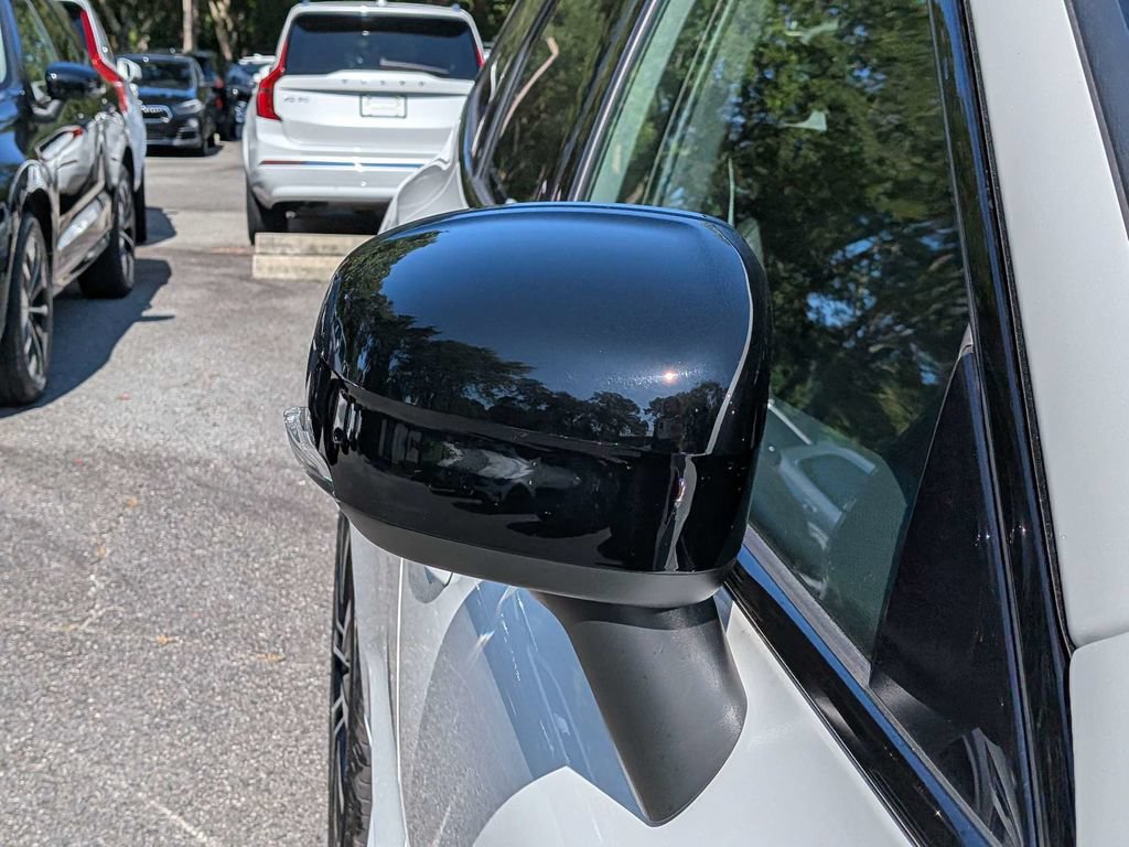 Certified 2025 Volvo XC60 B5 Plus AWD/4WD image 10