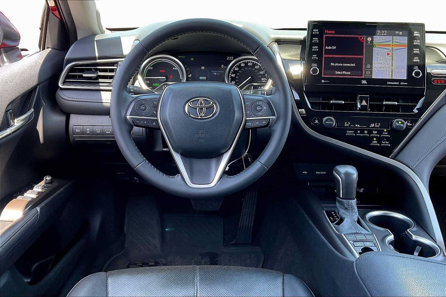 Used 2022 Toyota Camry XLE w/ Navigation Upgrade Package FWD image 5