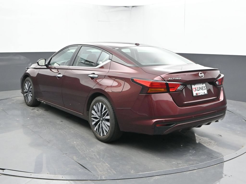 Used 2024 Nissan Altima 2.5 SV FWD image 11