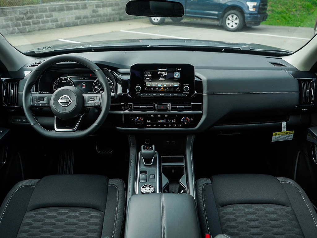 New 2025 Nissan Pathfinder SV image 15